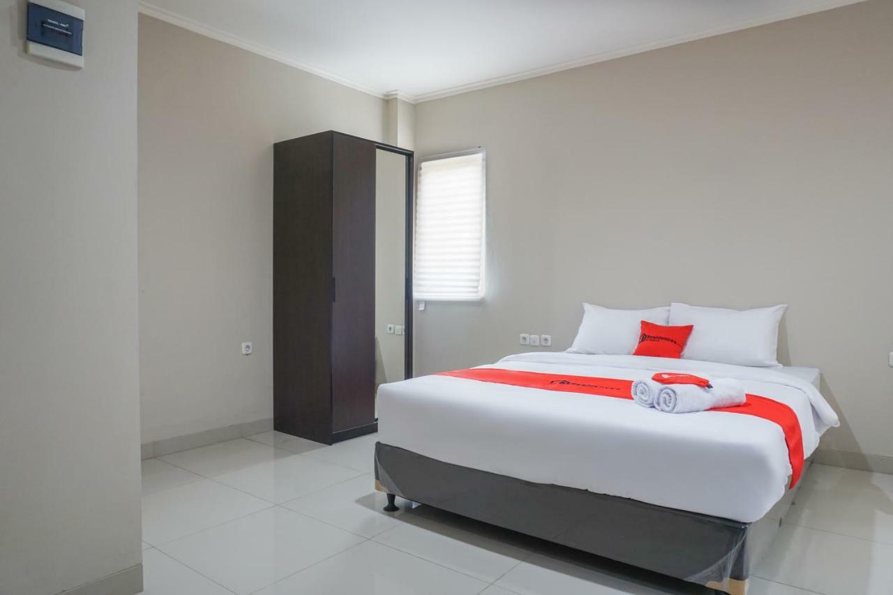 Residences By Reddoorz Near Mt Haryono - Minimum Stay 7 Days ジャカルタ エクステリア 写真