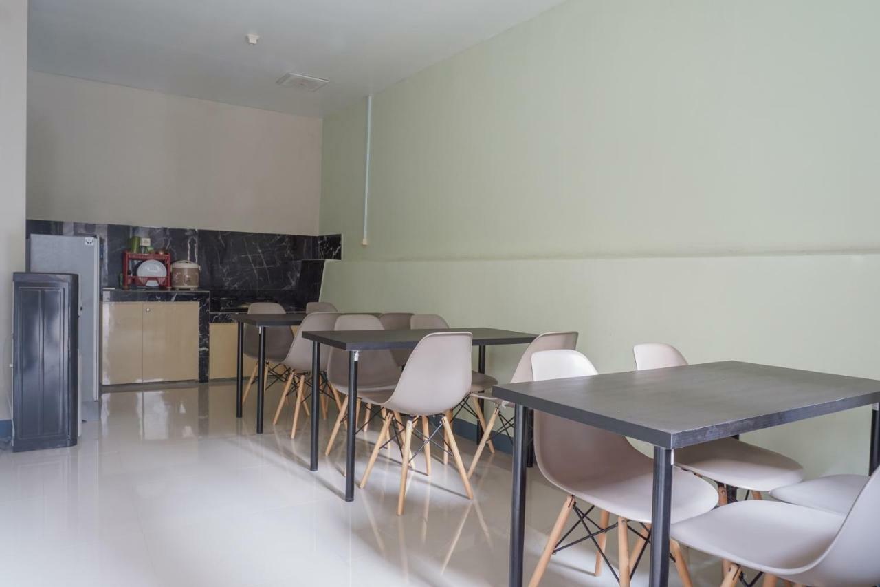 Residences By Reddoorz Near Mt Haryono - Minimum Stay 7 Days ジャカルタ エクステリア 写真