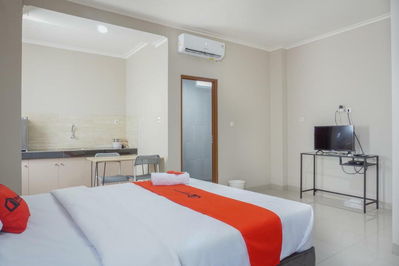 Residences By Reddoorz Near Mt Haryono - Minimum Stay 7 Days ジャカルタ エクステリア 写真