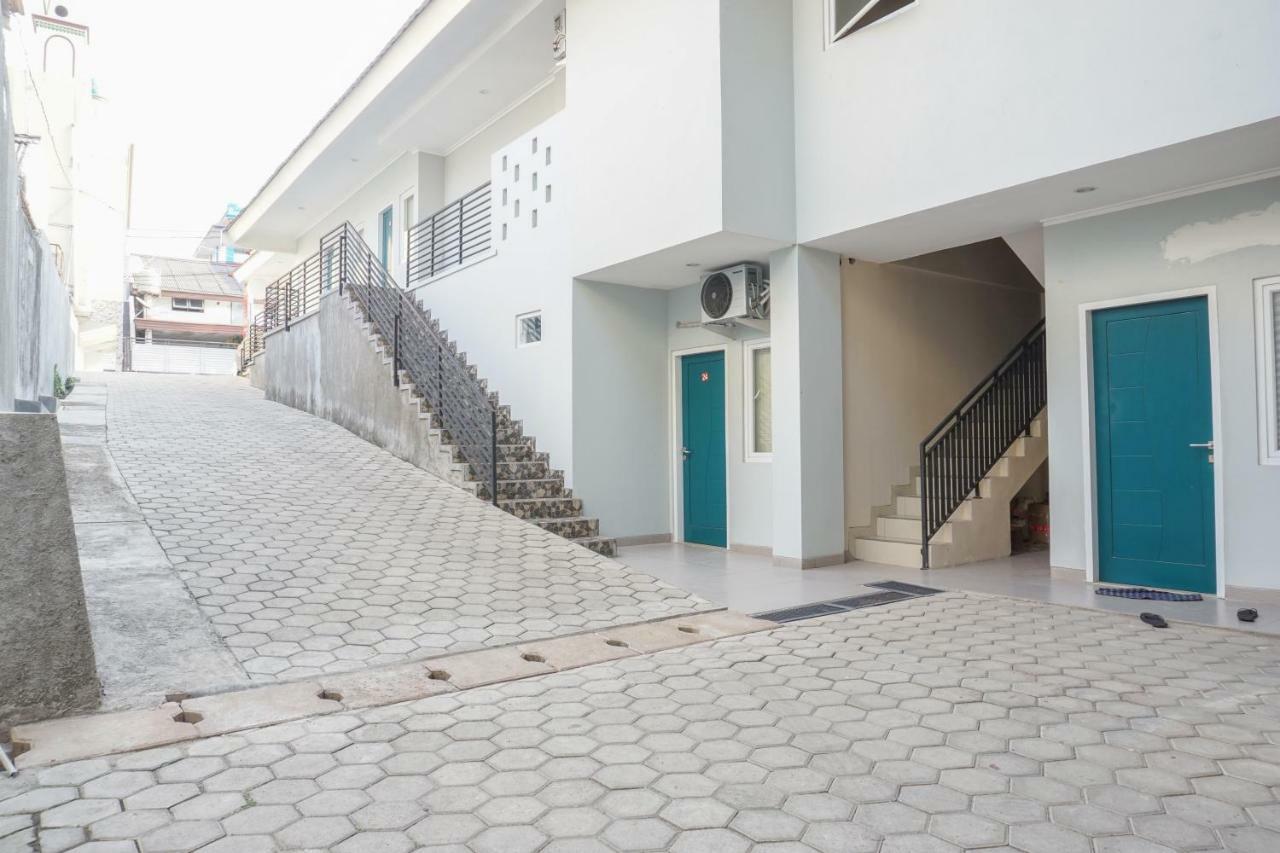 Residences By Reddoorz Near Mt Haryono - Minimum Stay 7 Days ジャカルタ エクステリア 写真