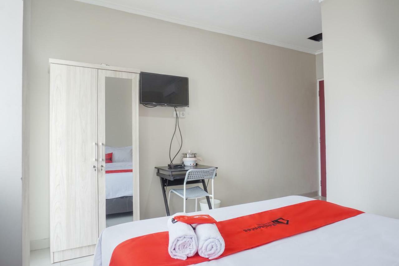 Residences By Reddoorz Near Mt Haryono - Minimum Stay 7 Days ジャカルタ エクステリア 写真