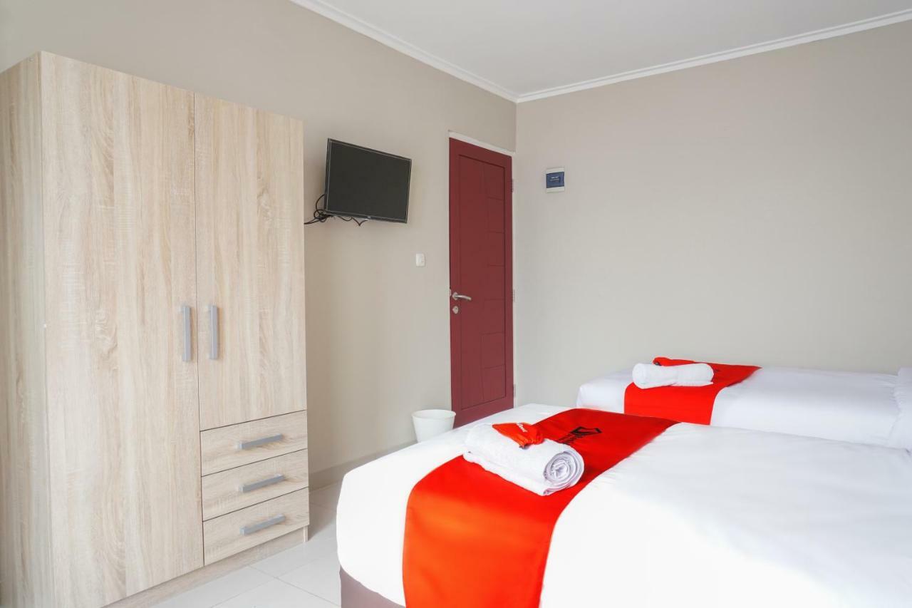 Residences By Reddoorz Near Mt Haryono - Minimum Stay 7 Days ジャカルタ エクステリア 写真