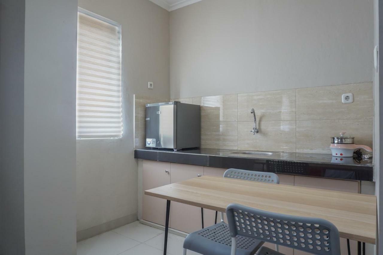 Residences By Reddoorz Near Mt Haryono - Minimum Stay 7 Days ジャカルタ エクステリア 写真